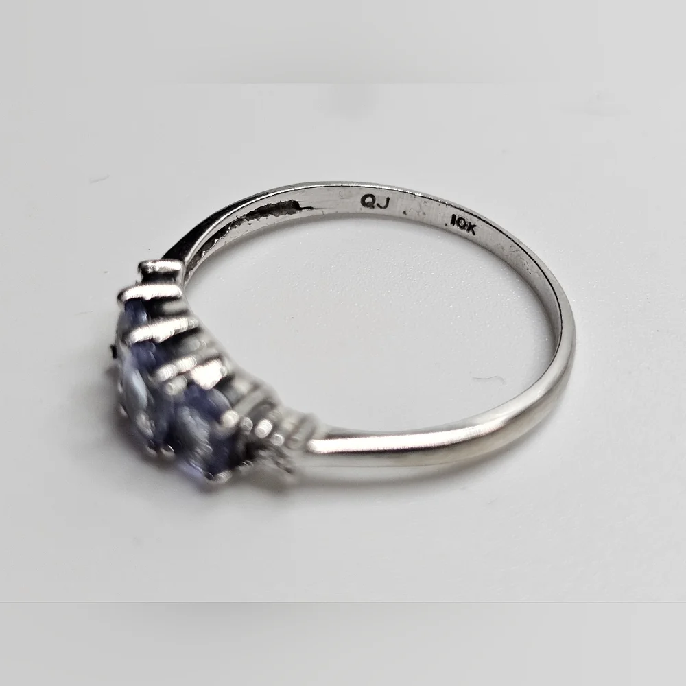 10k Gold and Tanzanite Ring - Picture 3 of 8